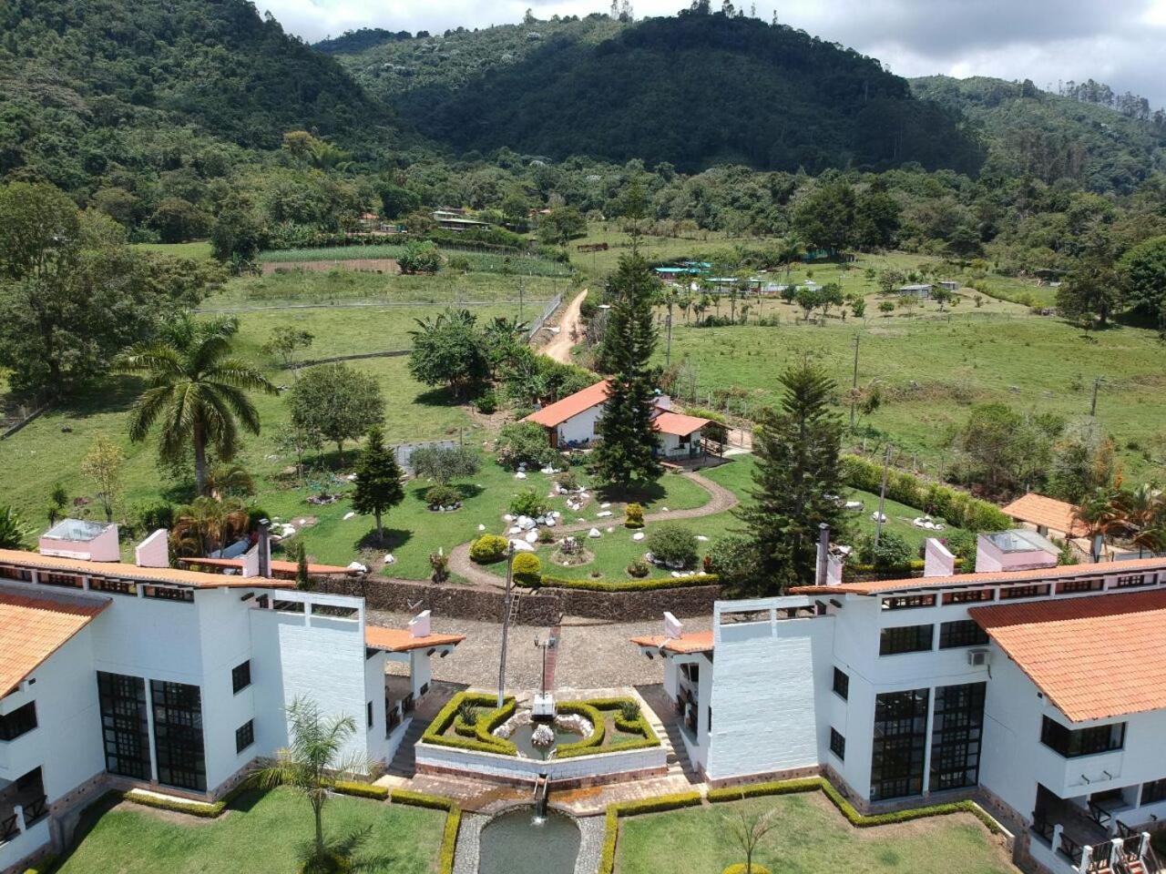Hotel Maca Lago Calima Dış mekan fotoğraf